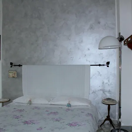 Happy Days Apartment