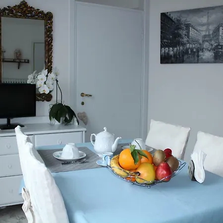 Happy Days Apartment *